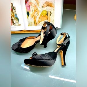 VGUC vintage Moschino Y2k satin ankle strap platforms sz. 8.5